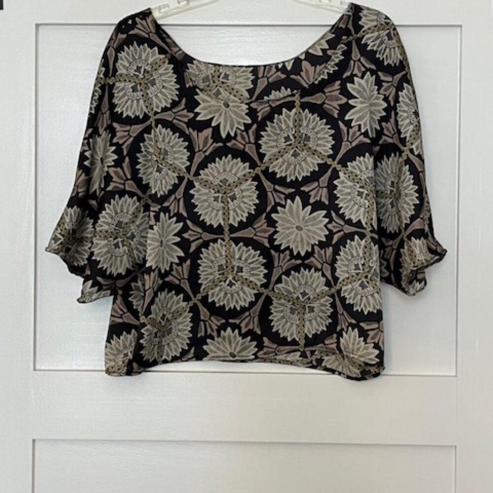 AKIRA Black Label Crop Top w/ Front Pocket